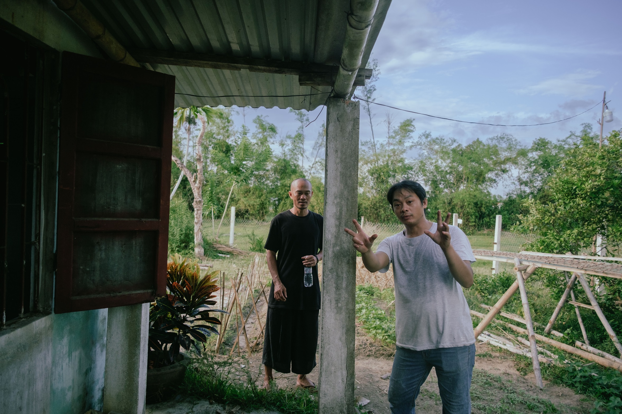 Huỳnh Công Nhớ (áo trắng) - cái tên nổi bật trong cộng đồng làm phim độc lập tại Đà Nẵng
